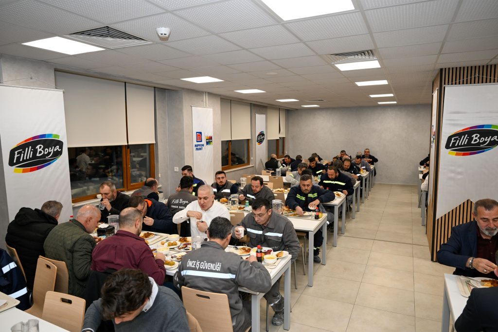Management and employees enjoying an iftar dinner in the newly modernised dining hall at the Betek Gebze production facility.