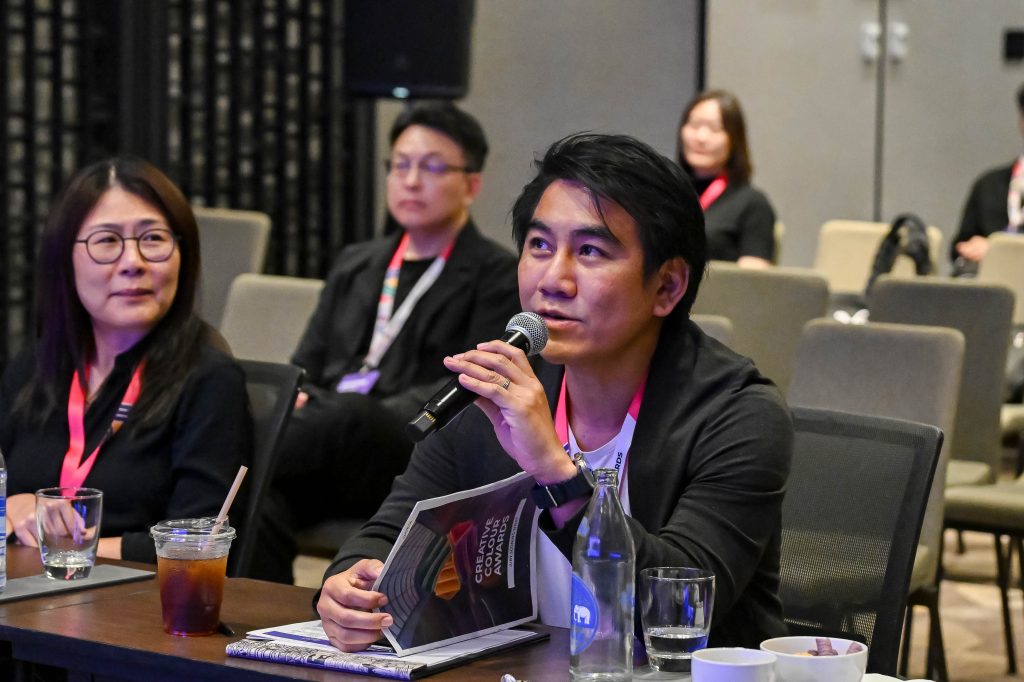 EKAR Architects Founder Ekaphap Duangkaew sharing his thoughts into a microphone from the evaluation table.